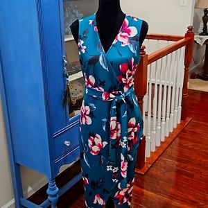 Teal Blue with Gorgeous Flowers! Sz L